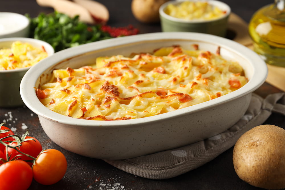 Aprende a cocinar el tartiflette, un plato típico de la región de Saboya, en Francia. Es una receta tradicional de montaña, muy popular en zonas alpinas.
